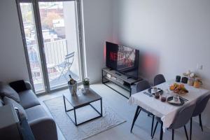 Galería fotográfica de Elegant Penthouse Loft - Near the Airport en Vantaa 15 fotos más