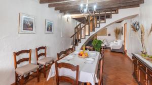 Ruang duduk di Casa La Palmera Villanueva de la Concepcion by Ruralidays