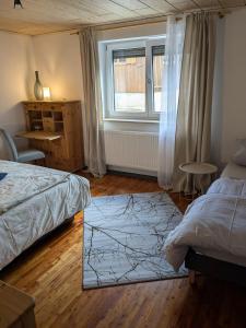 Postel nebo postele na pokoji v ubytování Gemütliche EG Wohnung nahe DAA, Würzburg, A3, A7, A81, in Fuchsstadt