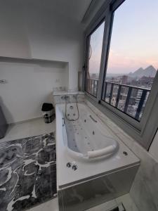 Nespecifikovaný výhled na hory nebo výhled na hory při pohledu z hotelu