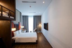 Postel nebo postele na pokoji v ubytování Diamond Apec Mandala Cham Bay Rental