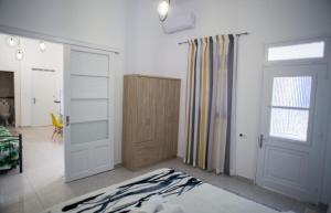 Postel nebo postele na pokoji v ubytování Aimou Studio's Apartment's