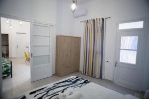 Postel nebo postele na pokoji v ubytování Aimou Studio's Apartment's