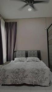Ένα ή περισσότερα κρεβάτια σε δωμάτιο στο D'Kaira Homestay
