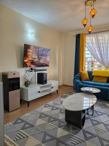 TV a/nebo společenská místnost v ubytování Nyumbani Vibes - Treands Apartment