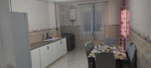 Dapur atau dapur kecil di Appartement Ténès