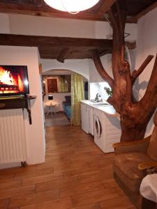 Kuchyň nebo kuchyňský kout v ubytování Szalupa Hostel Airport