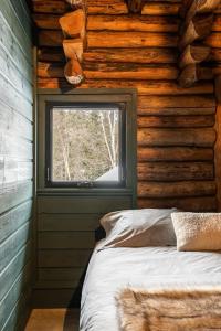 Postel nebo postele na pokoji v ubytování ÖBois Charlevoix - L'Écurie 2 Studio