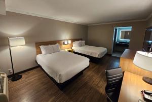 Postel nebo postele na pokoji v ubytování Days Inn by Wyndham Wilmington Brandywine