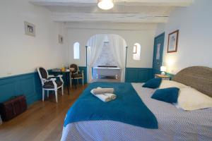 Letto o letti in una camera di Le Clos du Barry