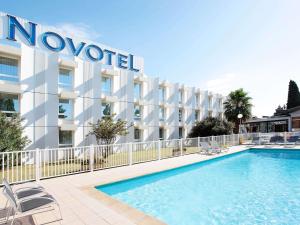 Bazén v ubytování Novotel Narbonne Sud A9/A61 nebo v jeho okolí