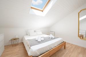 A bed or beds in a room at Duplex moderne - Capitole - Métro - T2 haut de Gamme