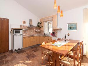 Kuchyň nebo kuchyňský kout v ubytování Apartments Ceja near sea