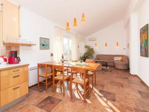 Kuchyň nebo kuchyňský kout v ubytování Apartments Ceja near sea