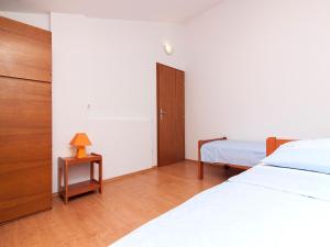Postel nebo postele na pokoji v ubytování Apartments Ceja near sea