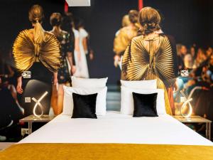 a bed on a runway with people in the background at Mercure Paris Place d'Italie in Paris