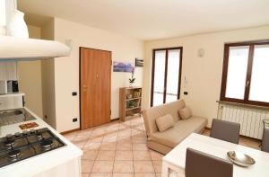 Η κουζίνα ή μικρή κουζίνα στο Rovato entire apartment in the capital of Franciacorta