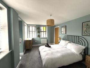 a bedroom with a bed with a cat sitting on it at Bernard Point in Southampton