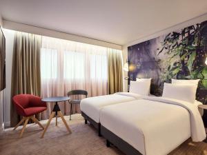 Postel nebo postele na pokoji v ubytování Mercure Paris La Défense