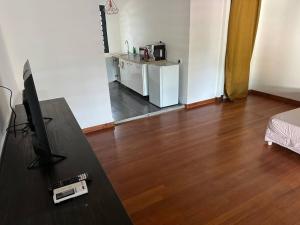 TV a/nebo společenská místnost v ubytování Studio spacieux + 1 fotografie