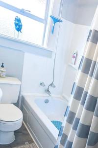 Koupelna v ubytování Walker's Paradise 1 with 2 free parking lots