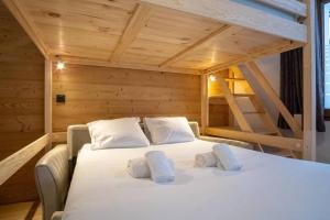 Postel nebo postele na pokoji v ubytování Studio Neuf, Cosy & Moderne Vieil Alpe - 100m des remontées mécaniques Alpe express