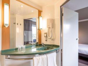 Um banheiro em ibis Genève Aéroport