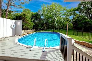 Photo de la galerie de l'établissement 3BR Charlotte Escape Pool Hot Tub Theater, à Charlotte