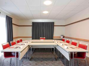 The business area and/or conference room at ibis Manosque Cadarache