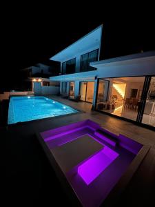 Πισίνα στο ή κοντά στο Maya 1 - Seaview Mordern Luxury