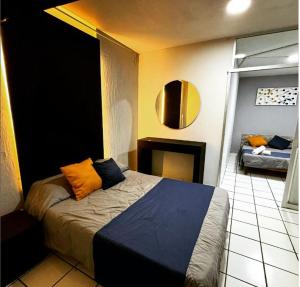 Postel nebo postele na pokoji v ubytování Hotel Urban Matamoros + 7 fotografií