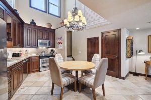 Dapur atau dapur kecil di Woodrun Place 37