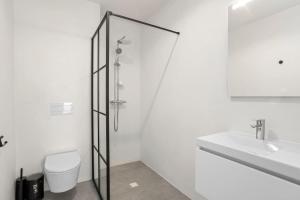 Ένα μπάνιο στο Bonaire Beach Apartment 3 with communal pool and diving facilities +24 φωτογραφίες