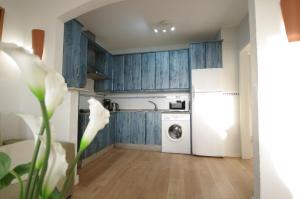 Kuchyň nebo kuchyňský kout v ubytování Livingtarifa Apartamento Agaporni