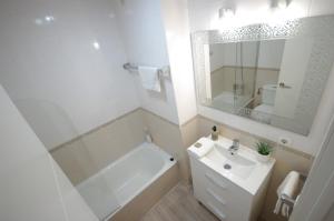 Koupelna v ubytování Livingtarifa Apartamento Agaporni