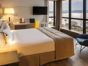 Postel nebo postele na pokoji v ubytování Novotel Florianopolis