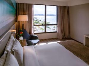 Postel nebo postele na pokoji v ubytování Novotel Florianopolis