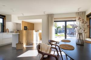 a kitchen and dining room with a table and chairs at Maison Beaujean in Blankenberge