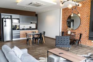 O bucătărie sau chicinetă la Spacious apartment with Style and Natural Light