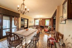 a dining room and living room with a table and chairs at Casona en Balneario Santa Ana in Santa Ana