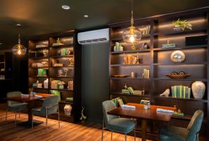 The Pathmaker Hotel的休息区