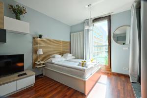 Posteľ alebo postele v izbe v ubytovaní ApartHotel Kolejowa Apartamenty