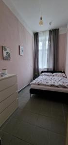 Postel nebo postele na pokoji v ubytování Apartmány U sovy