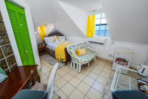 Posezení v ubytování Deyna's City Inn