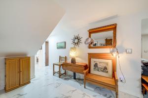 TV o dispositivi per l'intrattenimento presso Hot Tub and Sweeping Views Apt in Clarkston!