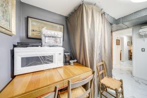 Foto dalla galleria di Hot Tub and Sweeping Views Apt in Clarkston! a Clarkston