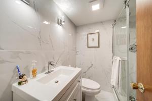 Bagno di Hot Tub and Sweeping Views Apt in Clarkston!