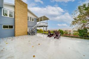 Balcone o terrazza di Hot Tub and Sweeping Views Apt in Clarkston!