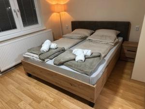 Postel nebo postele na pokoji v ubytování Royal Apartmani