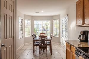 Gallery image of Cozy house near stadium with pool heater, BBQ in Avondale